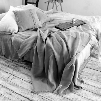 LINEN THROWS & BED COVERS